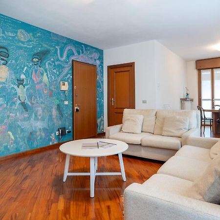 Spacious Bright Apartment Near City Center And Como Lake With Air Conditioning เลคโค ภายนอก รูปภาพ