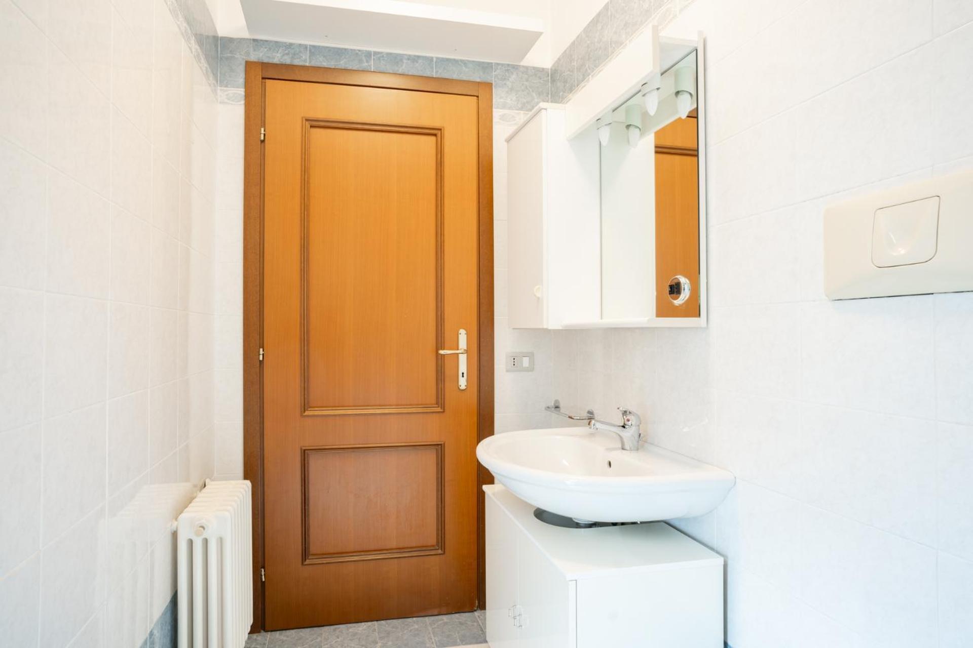 Spacious Bright Apartment Near City Center And Como Lake With Air Conditioning เลคโค ภายนอก รูปภาพ