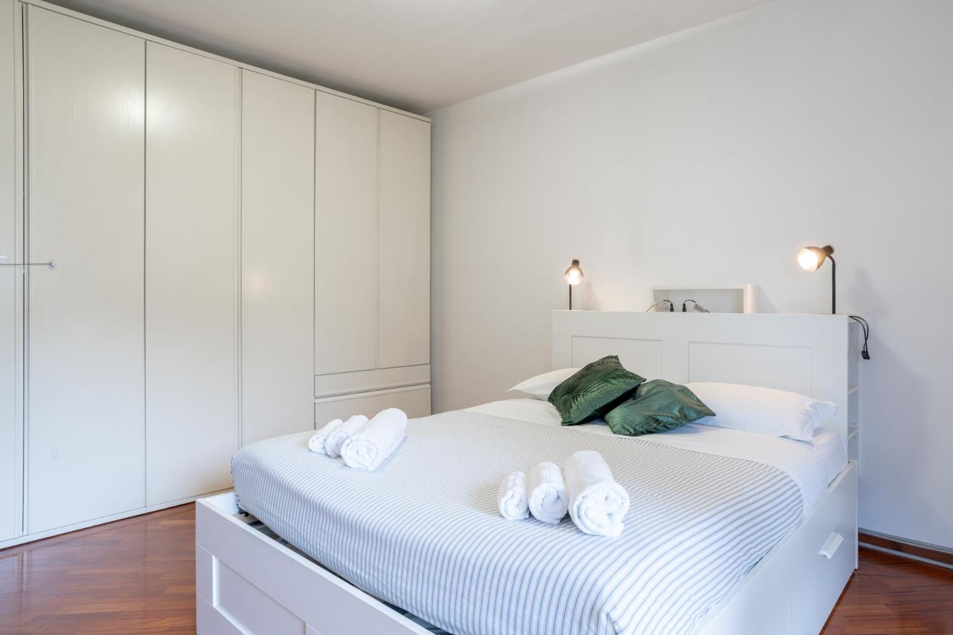 Spacious Bright Apartment Near City Center And Como Lake With Air Conditioning เลคโค ภายนอก รูปภาพ
