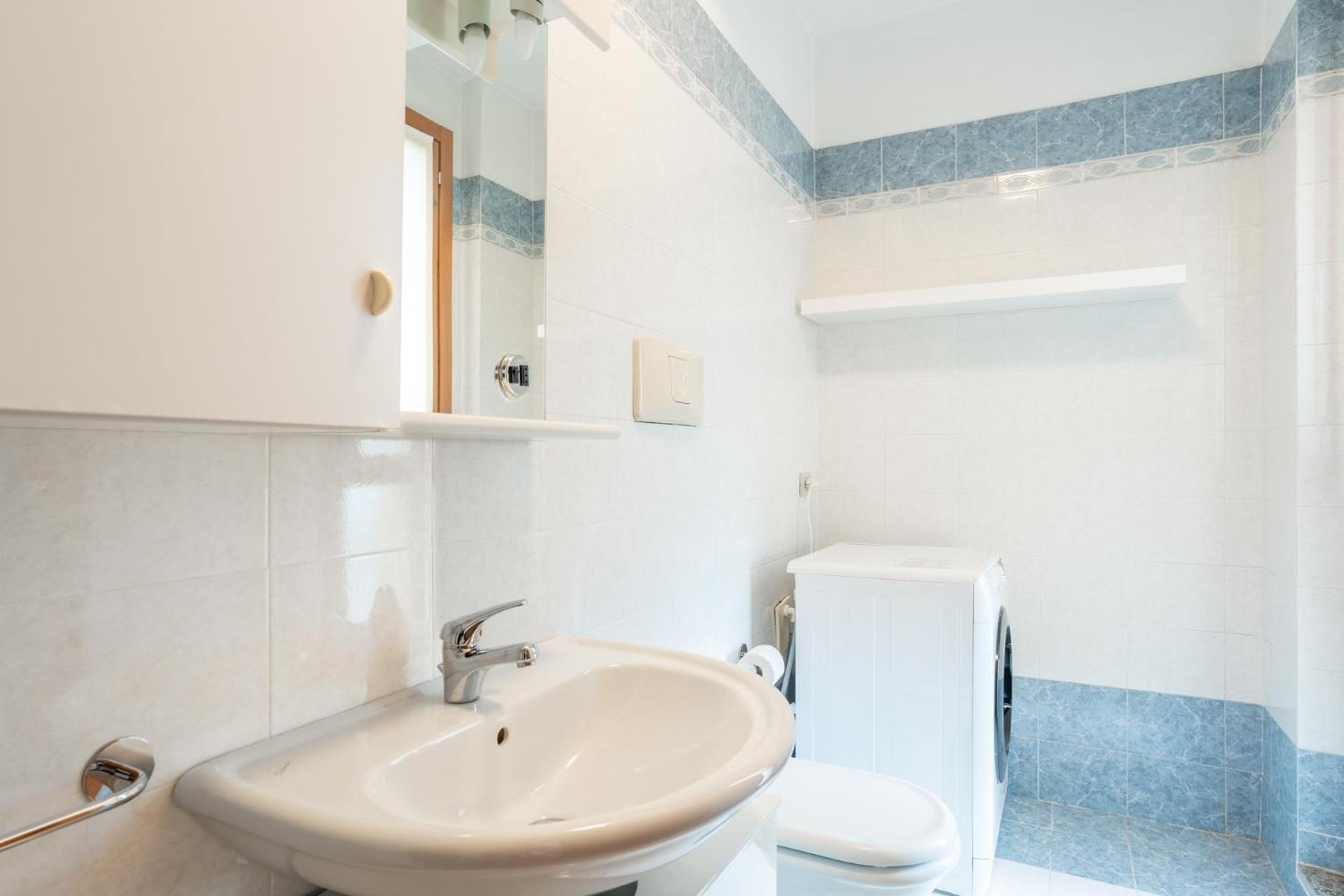 Spacious Bright Apartment Near City Center And Como Lake With Air Conditioning เลคโค ภายนอก รูปภาพ