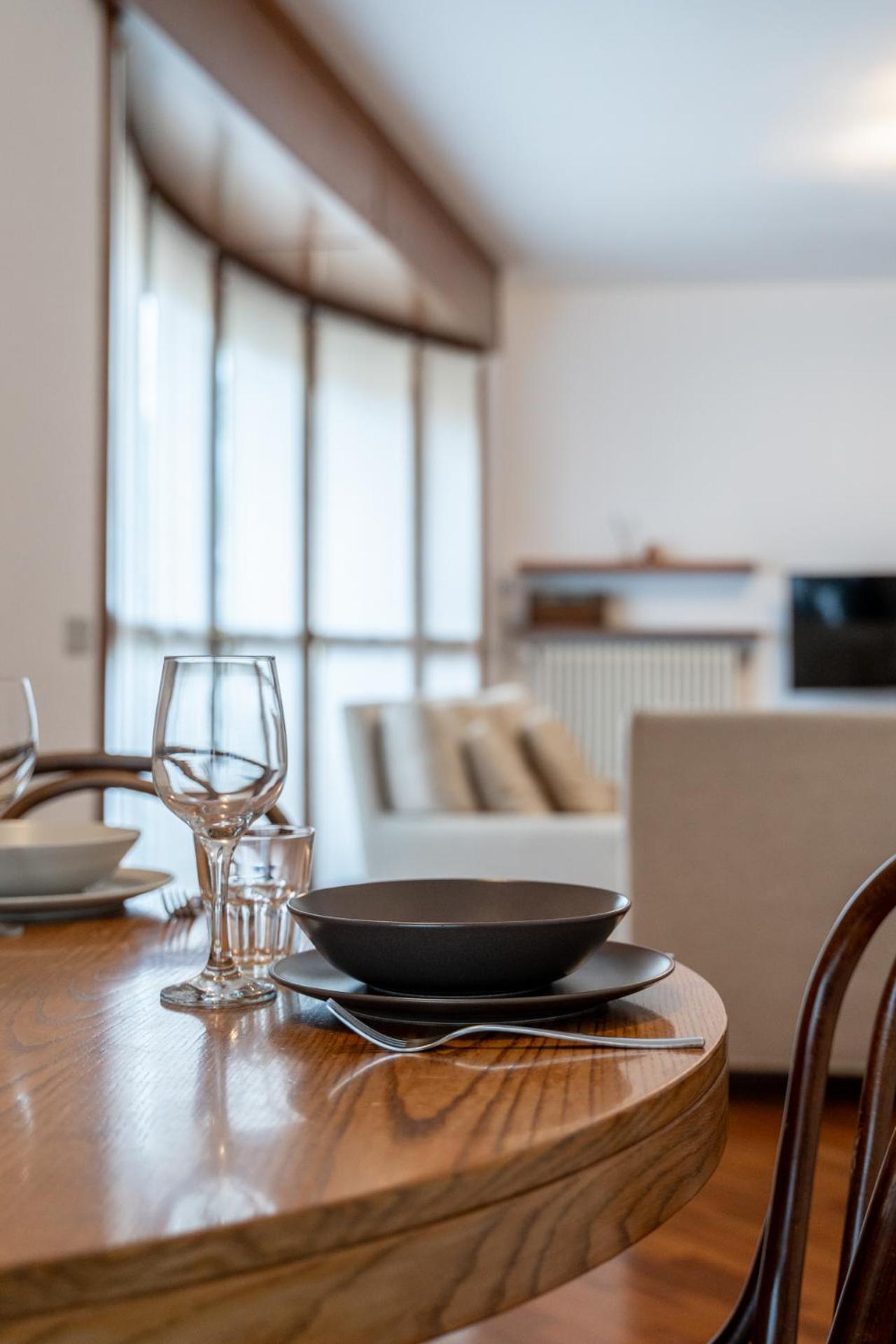 Spacious Bright Apartment Near City Center And Como Lake With Air Conditioning เลคโค ภายนอก รูปภาพ