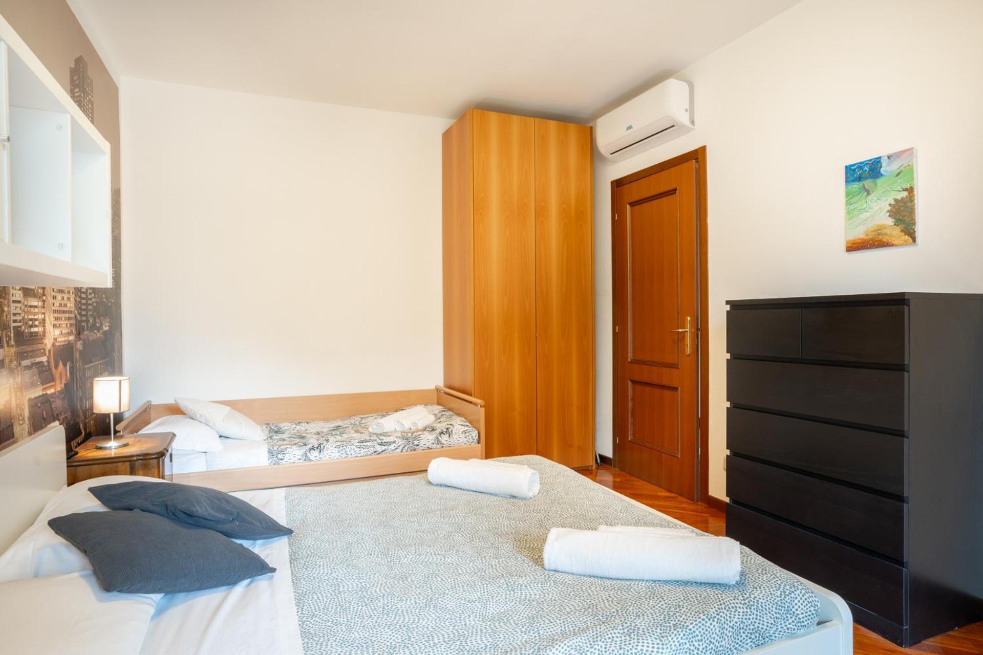 Spacious Bright Apartment Near City Center And Como Lake With Air Conditioning เลคโค ภายนอก รูปภาพ
