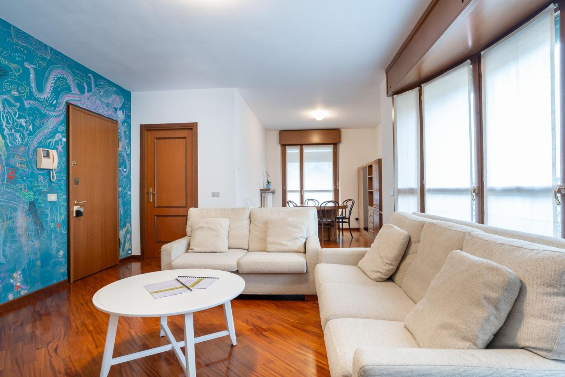 Spacious Bright Apartment Near City Center And Como Lake With Air Conditioning เลคโค ภายนอก รูปภาพ