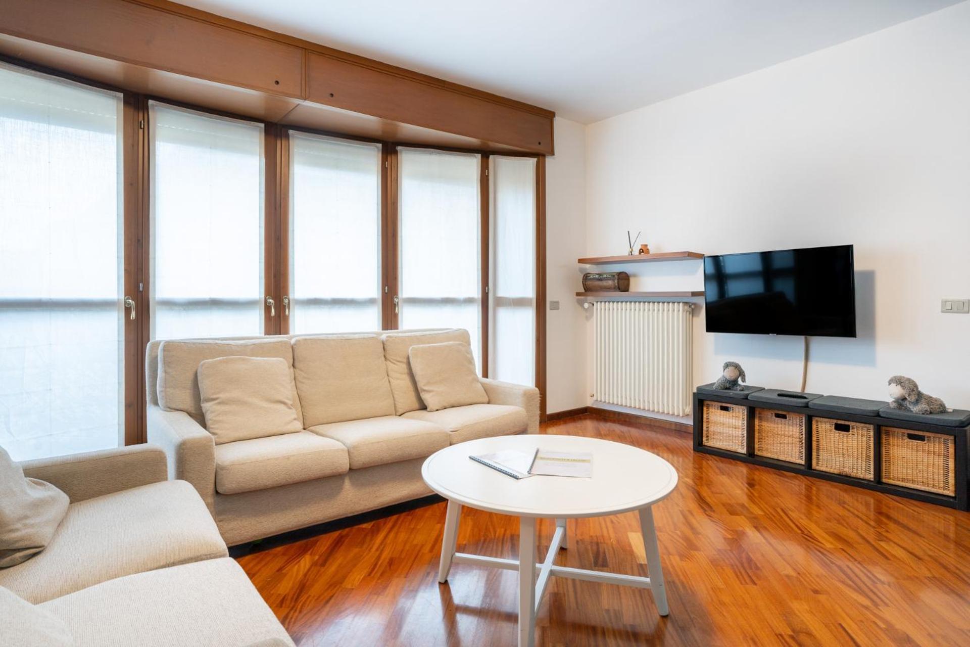 Spacious Bright Apartment Near City Center And Como Lake With Air Conditioning เลคโค ภายนอก รูปภาพ