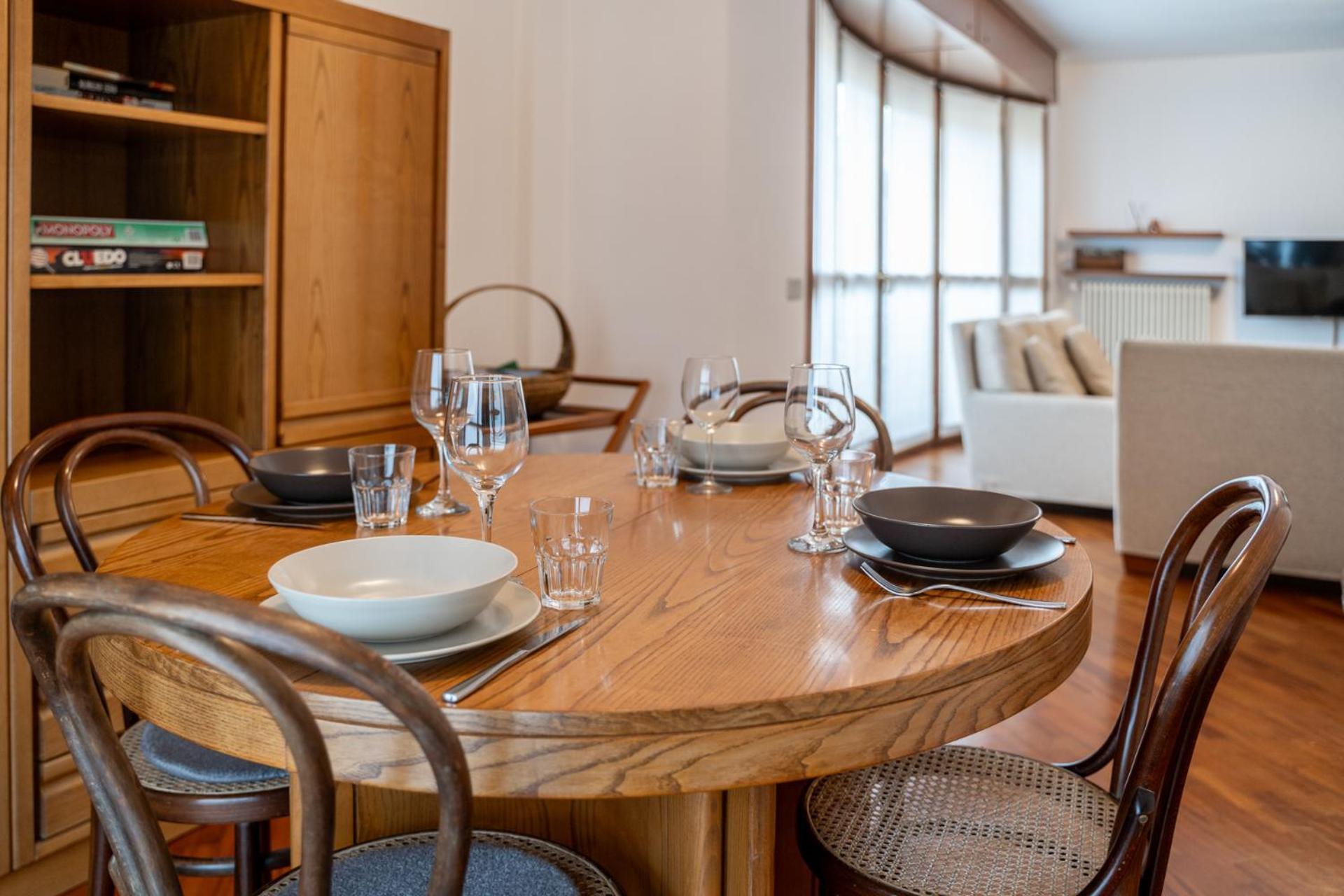 Spacious Bright Apartment Near City Center And Como Lake With Air Conditioning เลคโค ภายนอก รูปภาพ